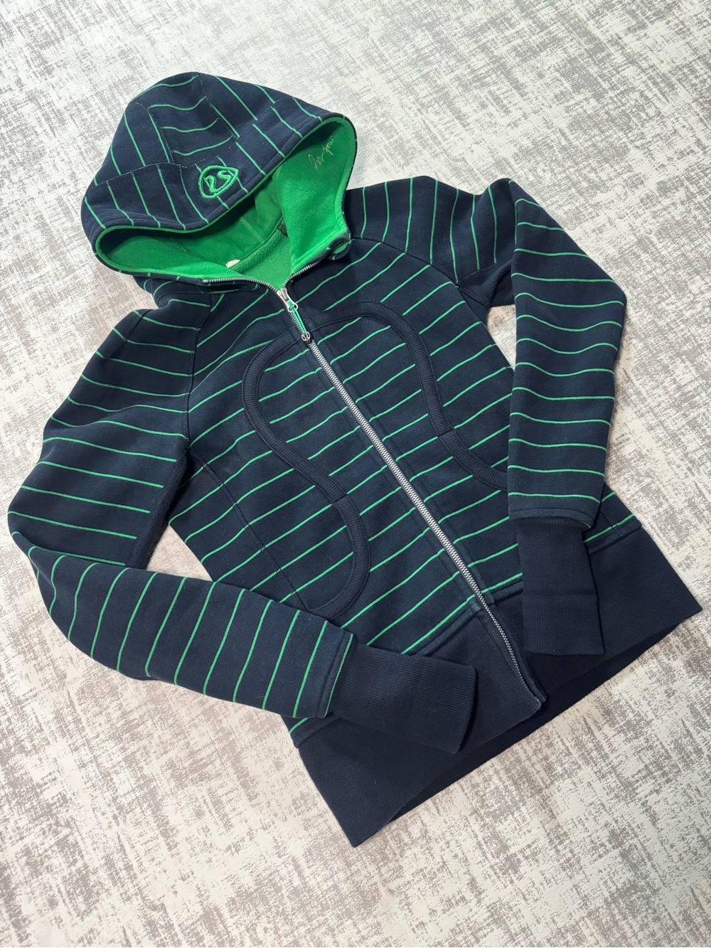 VTG Lululemon Scuba Hoodie in a navy and green slalom stripe Excellent condition